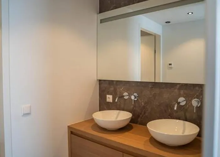 Hébergement de vacances Luxury Ecovilla With Forest View For 6 Person *